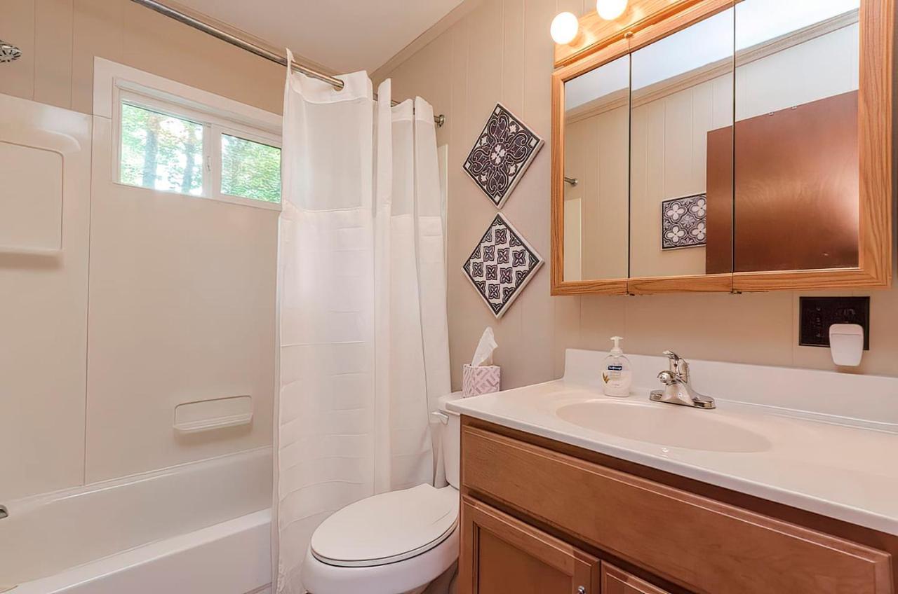 Secluded Oasis W Hot Tub, Screened-In Porch, Wifi! Berkeley Springs Exterior foto